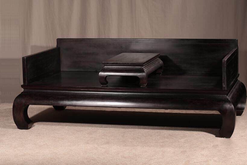  p>罗汉床是古老的家具,属于卧具之一.