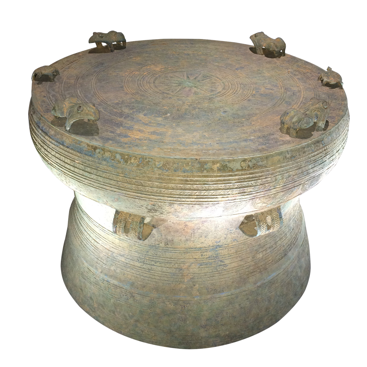 这件出土于广西壮族自治区北流县的汉代铜鼓,是古代南方少数民族最具