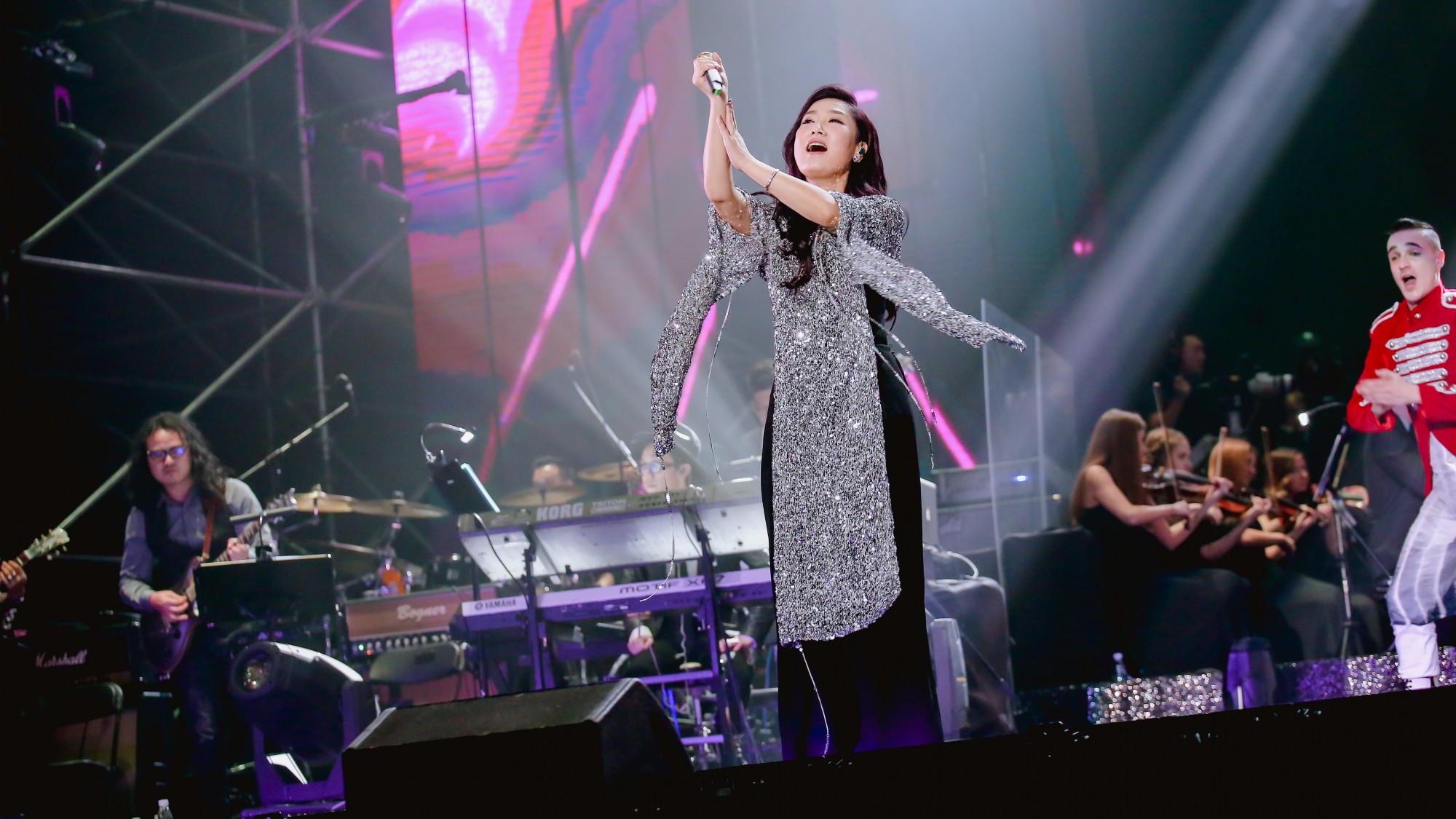  p>凤凰传奇(phoenix legend),中国内地流行乐演唱组合,成立于1998年