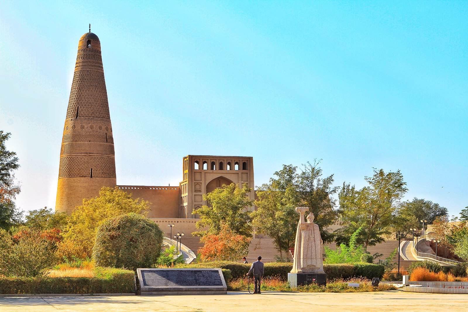  p>苏公塔礼拜寺,位于新疆 a target="_blank" href="/item/吐鲁番市