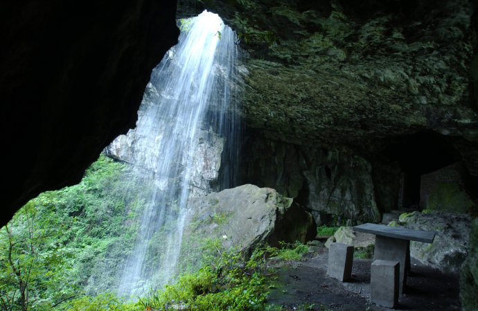  p>阴阳洞位于 a target="_blank" href="/item