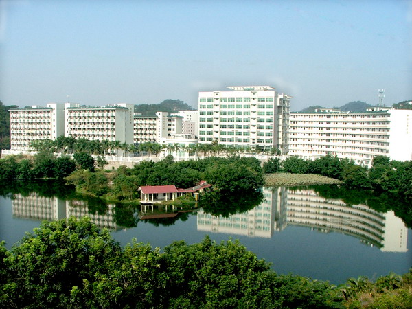  p>韩山师范学院(hanshan normal university),简称"韩山师院,韩师(hs