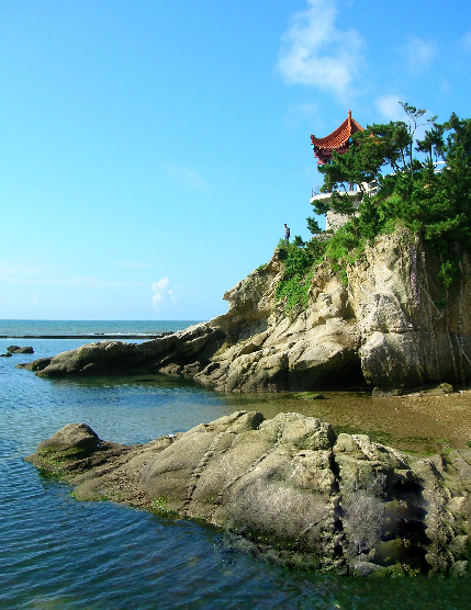  p>三观亭位于山东省乳山市 a target="_blank" href="/item/银滩旅游