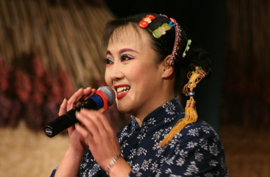  p>孙立荣,女,汉族,1968年10月1日出生于辽宁省锦州市黑山县, a