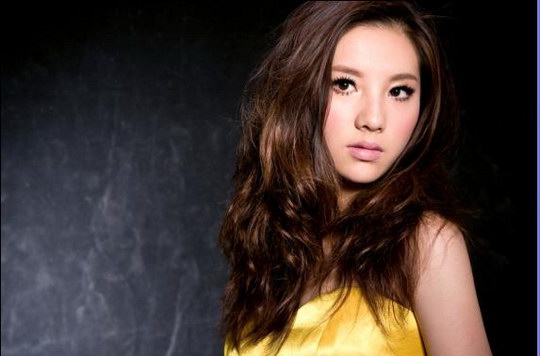  p>史林子,1987年04月19日出生,贵州贵阳人,中国娱乐主播,演员.