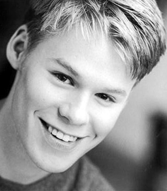 harrison) /i>,1977年11月2日出生于美国 a target="_blank" href="