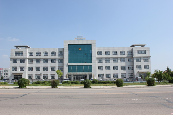  p>太仆寺旗人民法院位于太仆寺旗宝昌镇内,1950年12月建院,经过64载