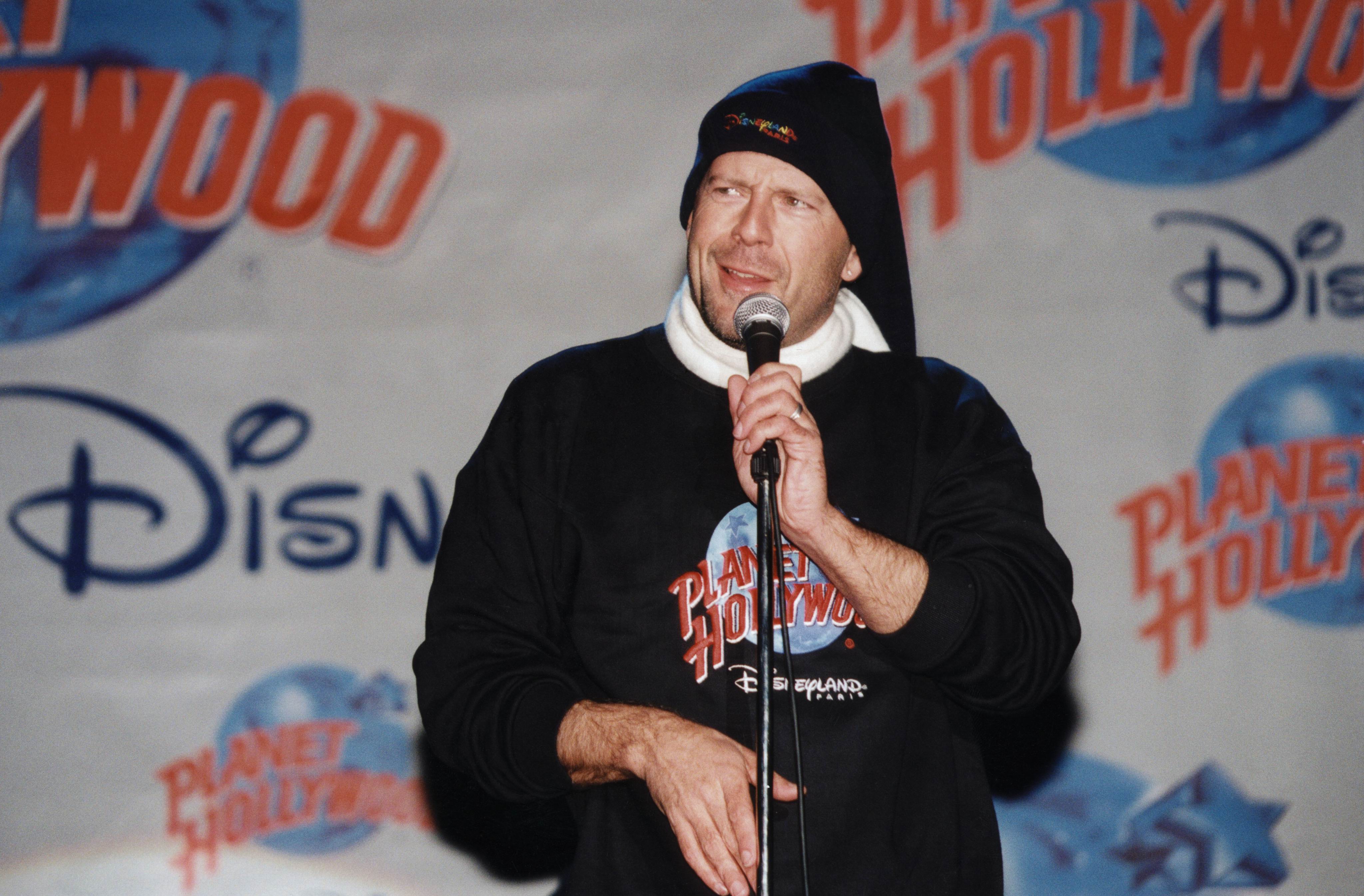  p>布鲁斯·威利斯(bruce willis),1955年3月19日生于西德,美国演员