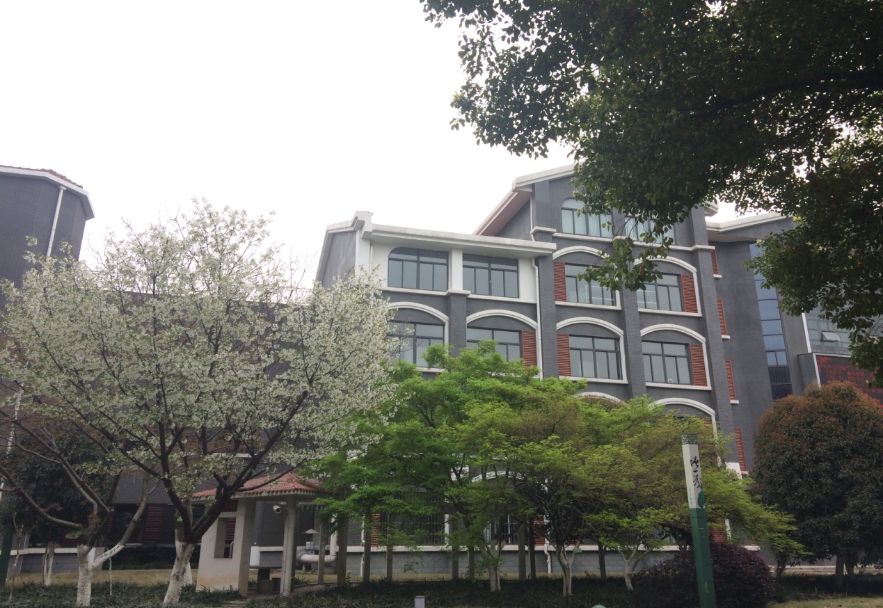 7874985" data-lemmaid="7874985">江阴市 /a>城区中心,简称江阴一 