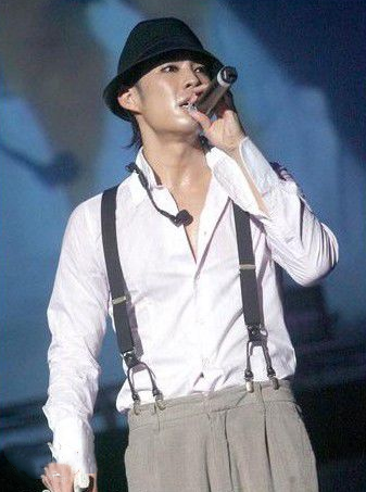  p>沈洛,男,1985年 10月10日生,是一名网游发烧级玩家. /p>