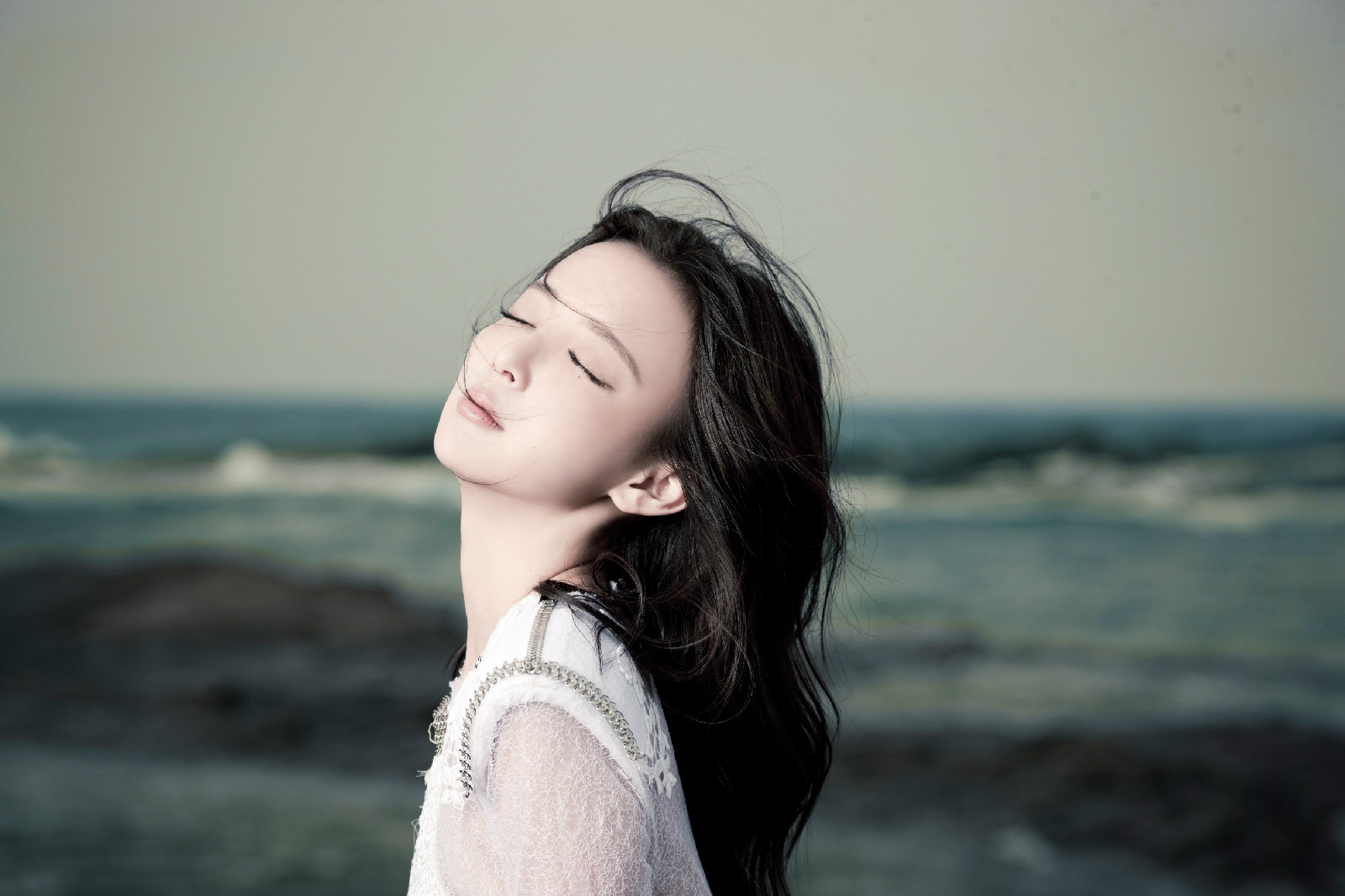 1992年10月1日出生于广西壮族自治区南宁市,中国内地女歌手,演员