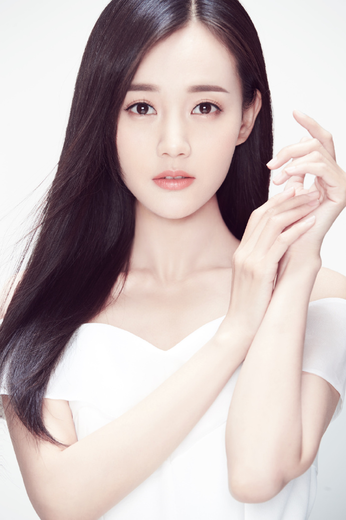  p>李一桐,1990年9月6日出生于山东省济南市,中国内地女演员,毕业于 a