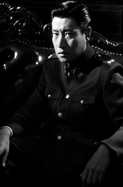  p data-id="gncoobaybw">张鹰,山东青岛人,中国男演员.