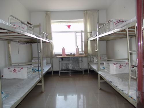 市第十三中学(英文名:the daqing 13 middle school,简称:大庆十三中)