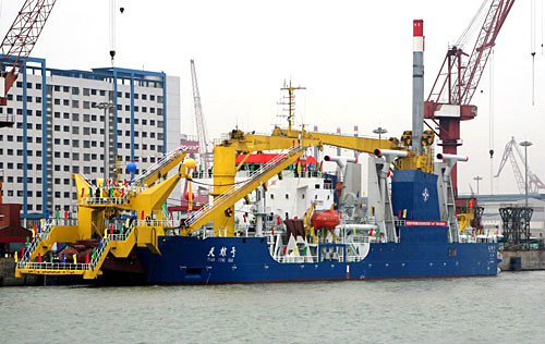  p data-id="gnbjze8613">天鲸号是自航的 a t