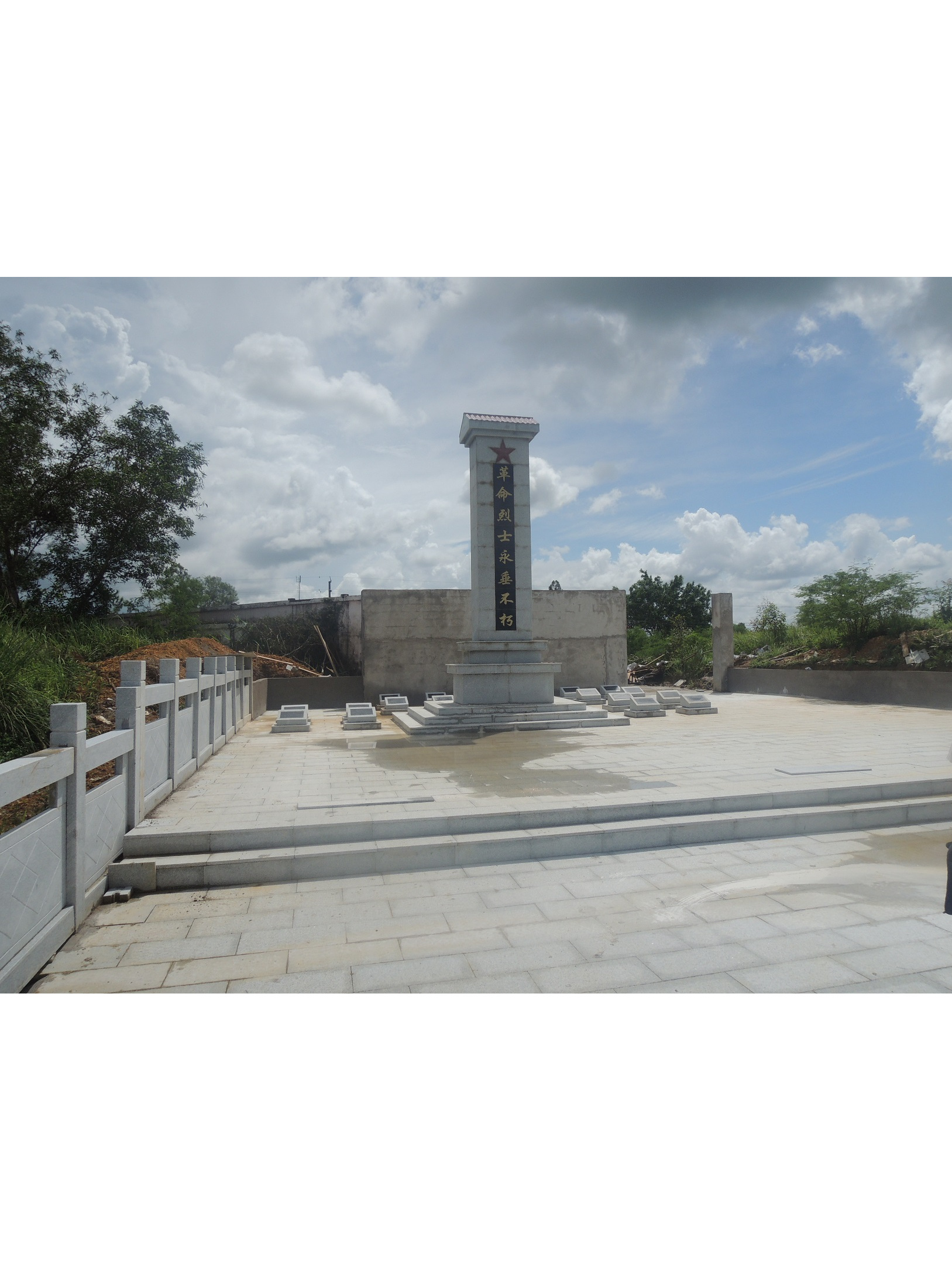 位于广西壮族自治区防城港市防城区那梭镇那夏村,是县级烈士纪念设施
