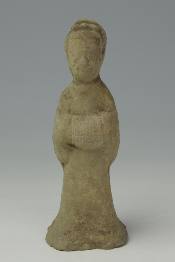 汉灰陶拱手侍立俑