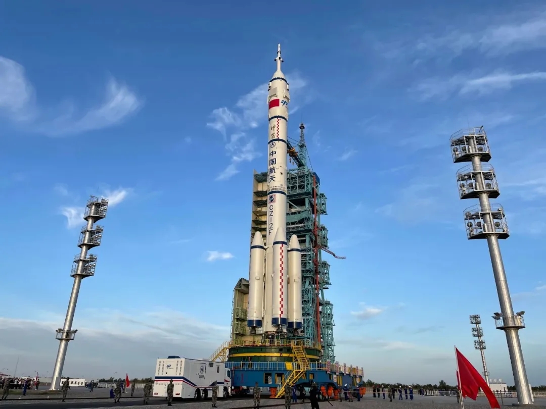 神舟十二号载人航天飞行任务的载人飞船及长征二号f遥十二运载火箭