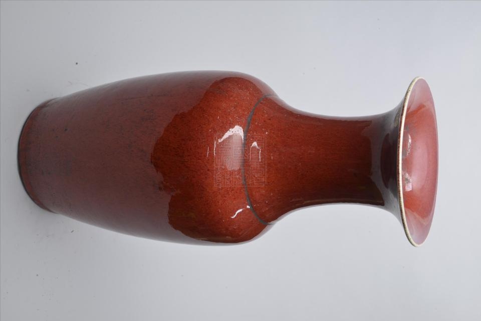 清红釉美人肩瓶