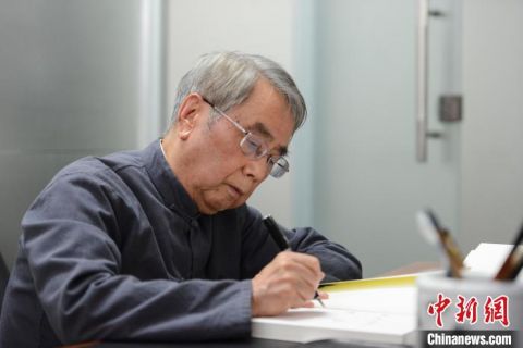83岁德语翻译家杨武能：耄耋之年笔耕不辍_百科TA说
