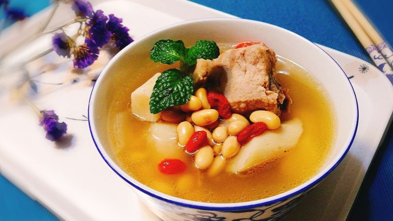 黄豆排骨汤浸枸杞