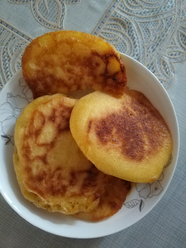  p>玉米面糯米饼是一道美食,制作原料主要有玉米面. /p>