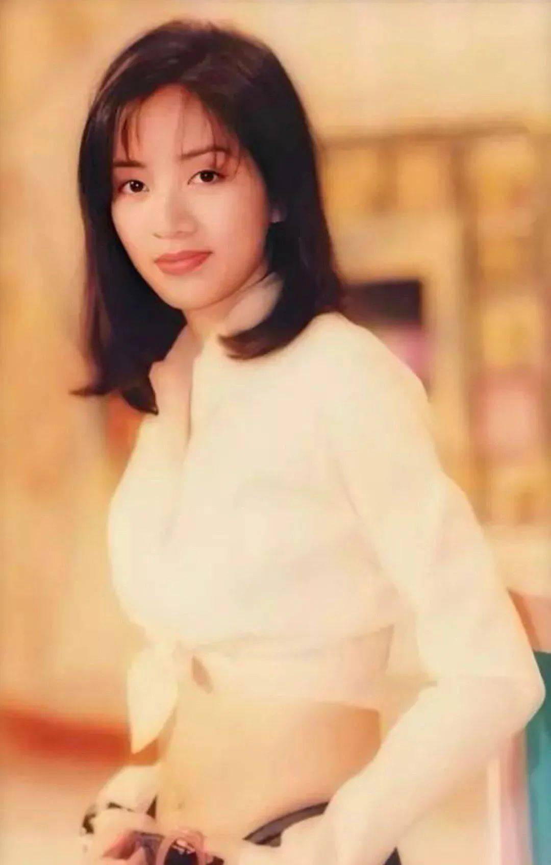 ezgji">20世纪90年代,九个年轻的女孩子先后信心满满地步入香港演艺圈