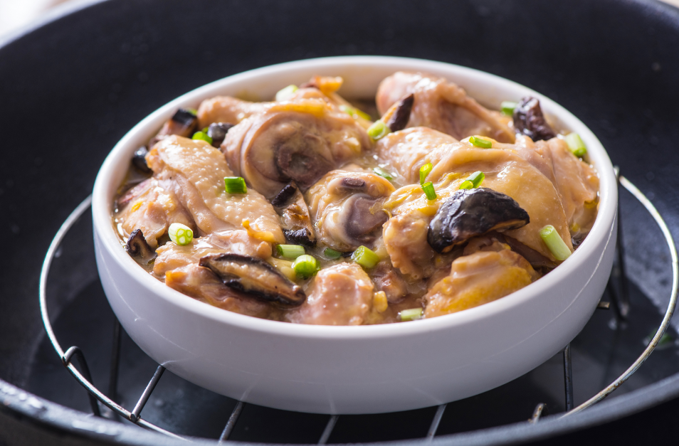 铁锅香菇水蒸鸡