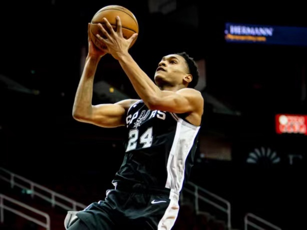  p data-id="gnbhd7bojb">德文·瓦塞尔(devin vassell),2000年8月23