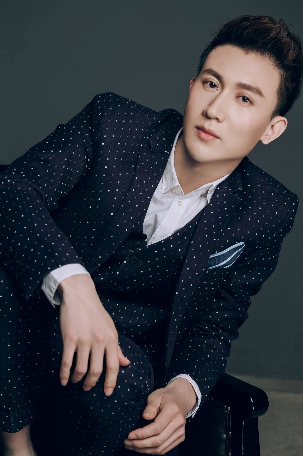  p>王龙华(henry),1988年9月7日生于北京市,中国内地影视男演员,毕业