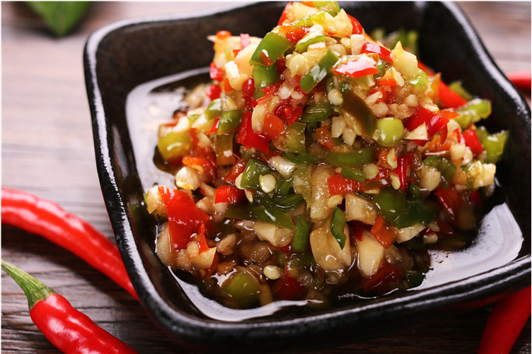  p>酱青椒是一道经典的家常菜,主要食材是青椒,酱香浓郁,滋味鲜辣