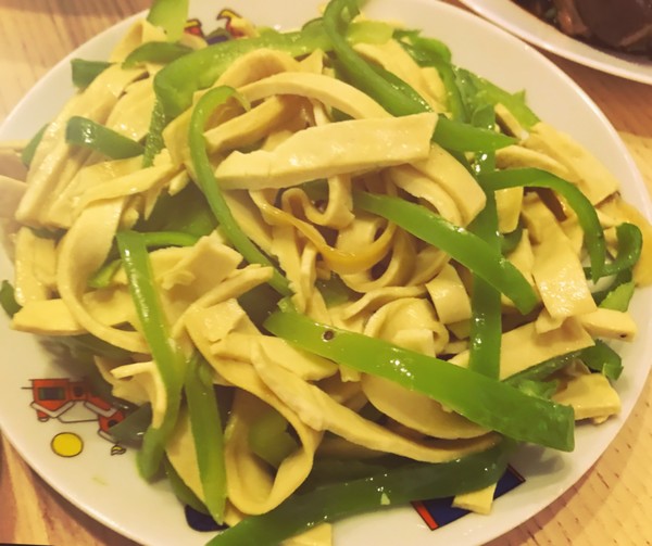 百叶青椒炒银芽