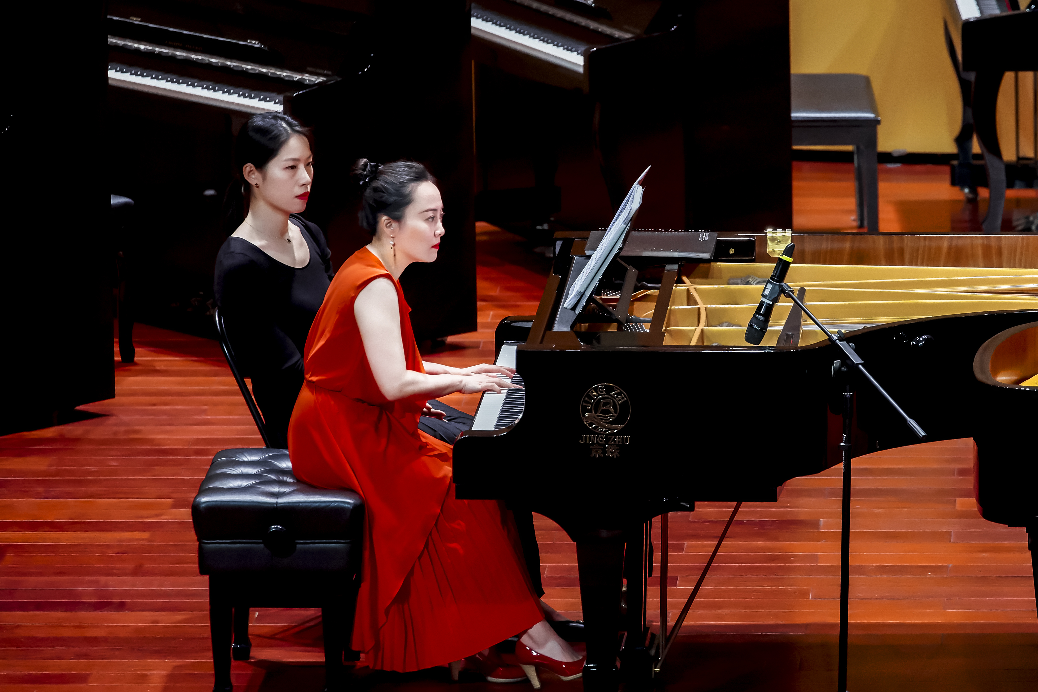  span class="psl-tag">女, /span>旅德钢琴家,毕业于 a target="