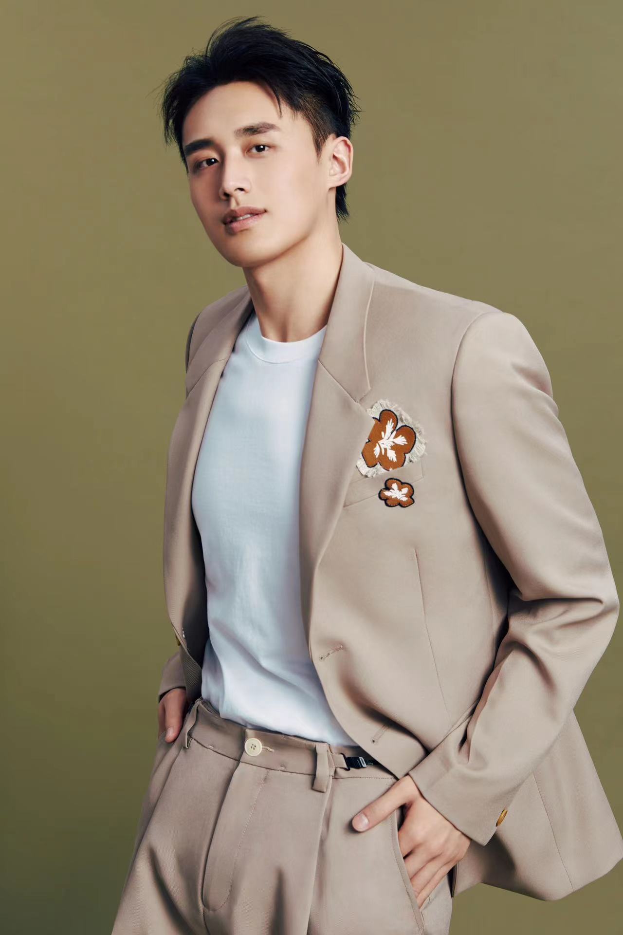  p data-id="tziwy8tjzxda">陈岳,演员,在年代情感剧《人生之路》中