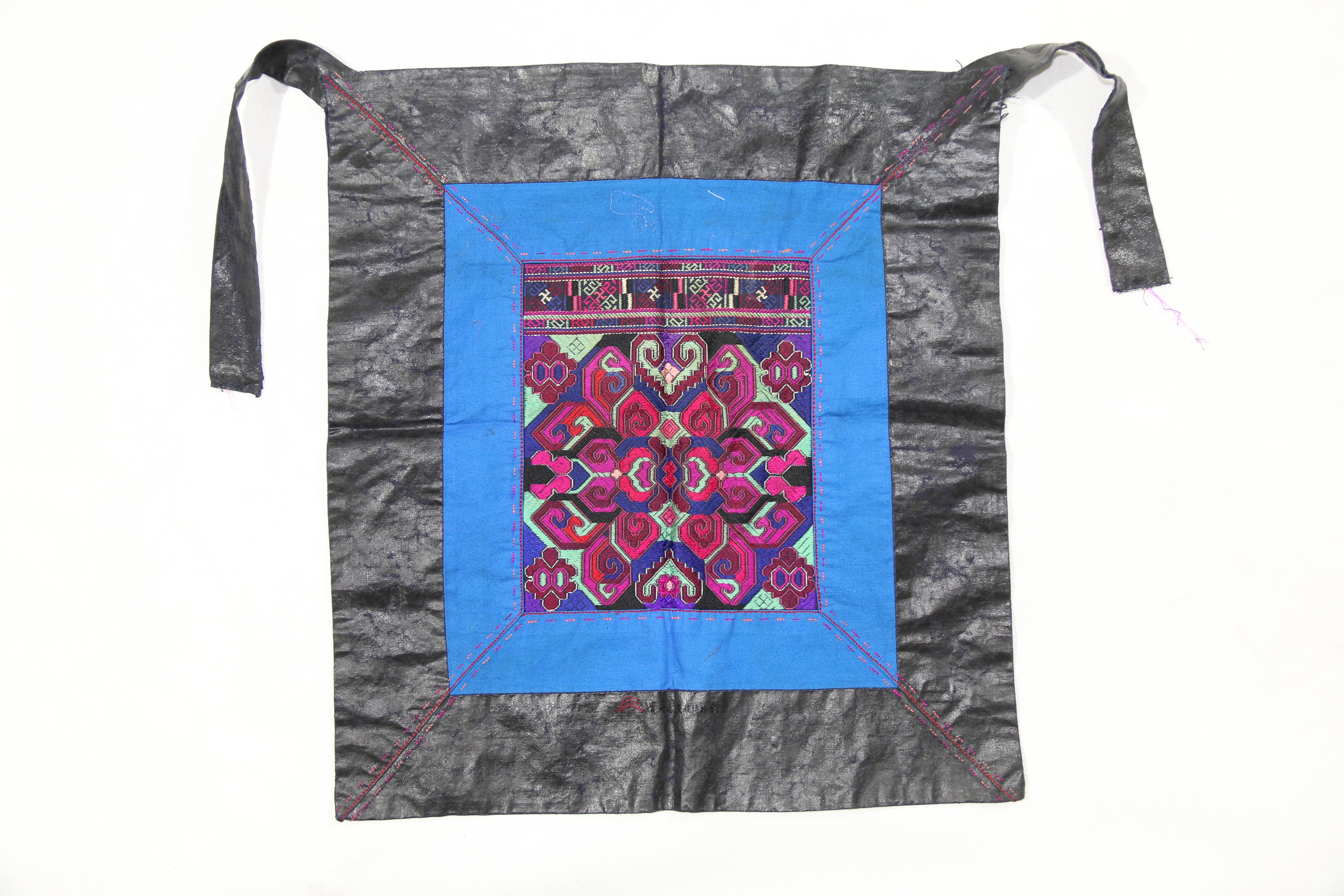 当代榕江苗族亮布平绣凤纹头帕