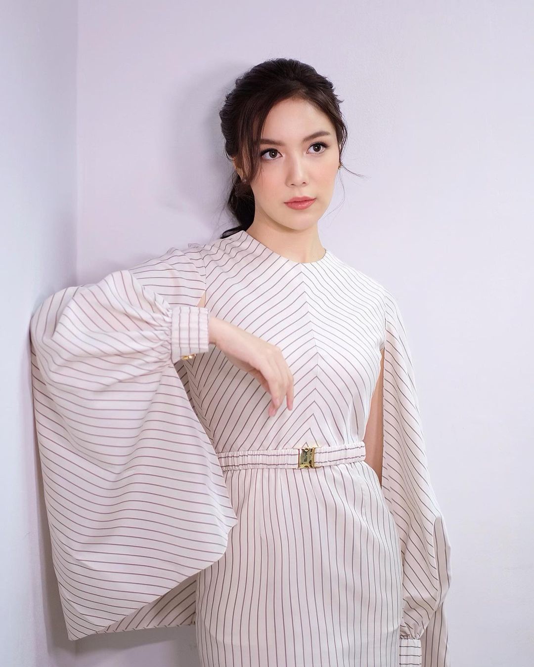 e8g">谷 /span> sup data-ctrid="ssp2qnsv3e8g">3 /sup>,泰国女歌手