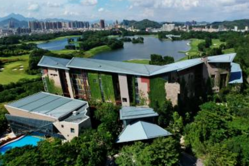  p>深圳隐秀山居酒店坐落于深圳市龙岗区,距离地铁三号线只要5分种