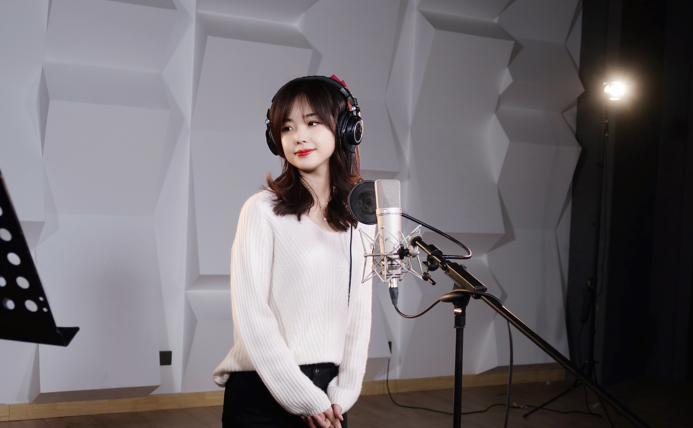  p>王冰冰,1990年出生于吉林省长春市,中国内地记者