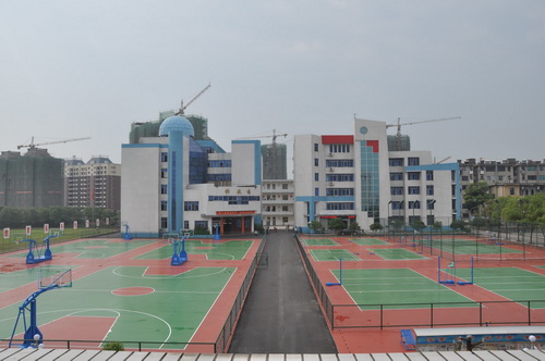  p>宜都市职教中心位于长江, a target="_blank" href="/item/清江