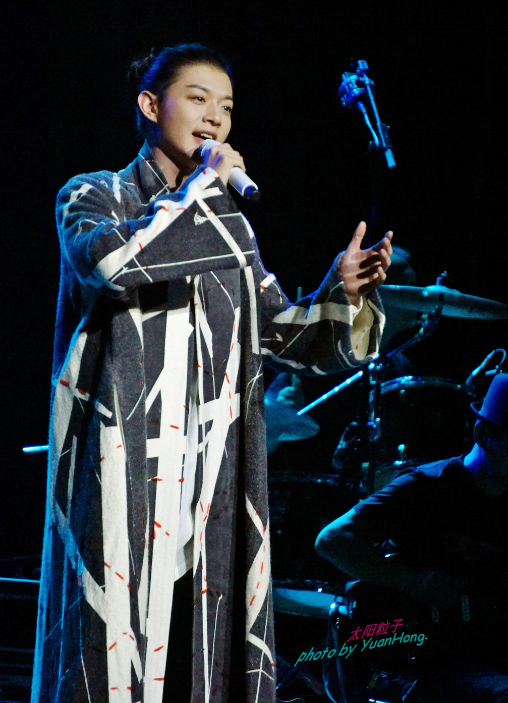  p>霍尊,1990年9月18日出生于上海,中国内地男歌手,音乐人,毕业于 a