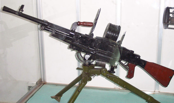  p>重机枪被美,英等国称为"中型机枪",是装配有固定枪架,能长时间连续