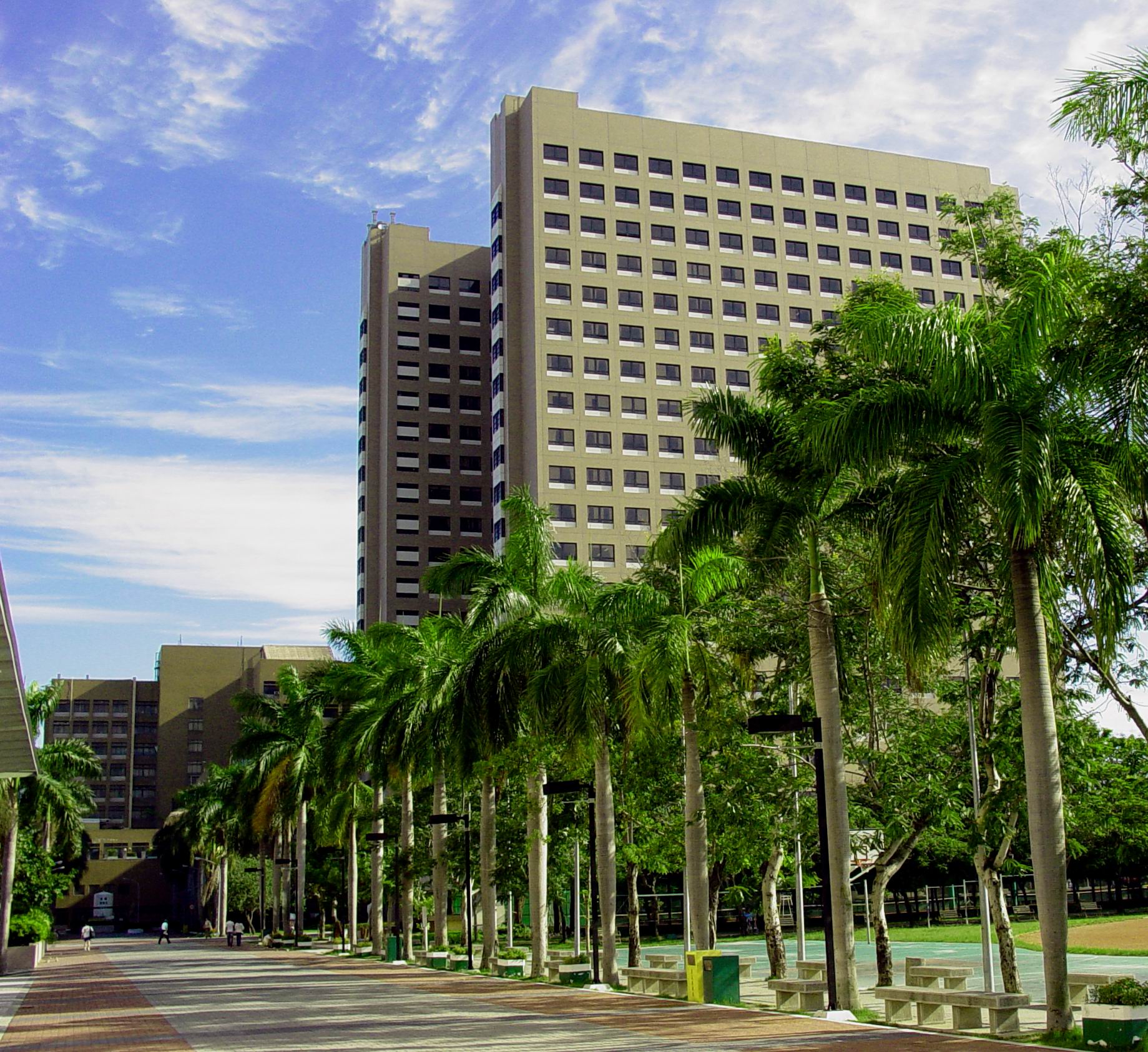  p>高雄医学大学(kaohsiung medical university)源自1954年创校的"
