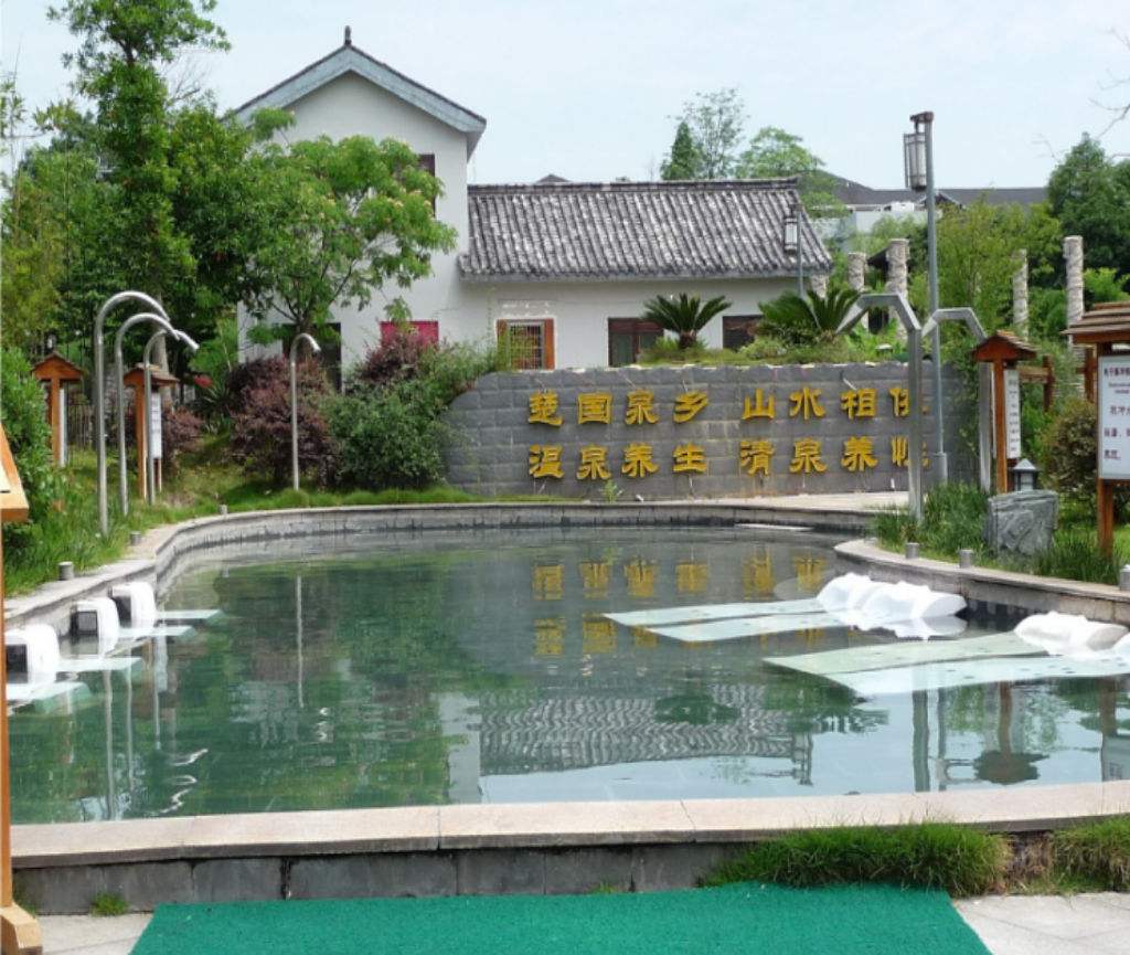  p data-id="gnatlc18ty">龙佑赤壁温泉度假区位于 a target="_blank"