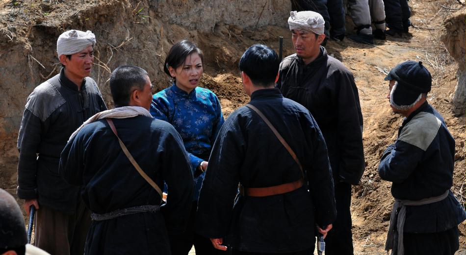  p>《盘龙卧虎高山顶》是由中国电视剧制作中心,陕西省委宣传部,延安