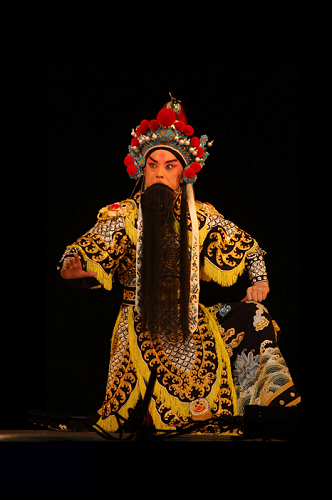  p>于魁智,男,回族,1961年12月15日出生于辽宁沈阳,著名京剧演员,工老