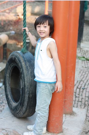 他是人见人爱的小精灵,他的正太形象更是受到众多广告商的青睐,还不到