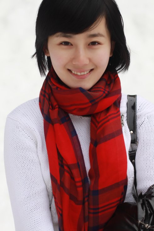  p data-id="gnvhn8s77s">张书语( i>曾用名:张舒羽 /i>),出生于江苏