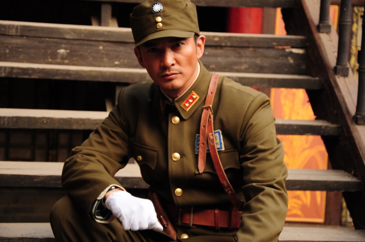 1997年 《 a target="_blank" href="/item/紧急追捕">紧急追捕 /a>》