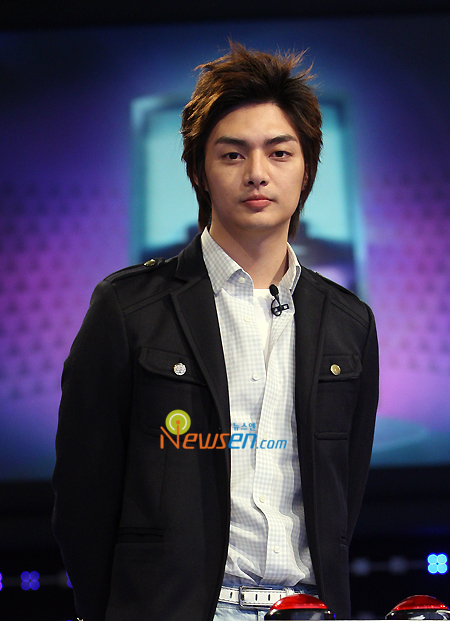  p>金俊(kim jun),本名金炯俊,1984年2月3日