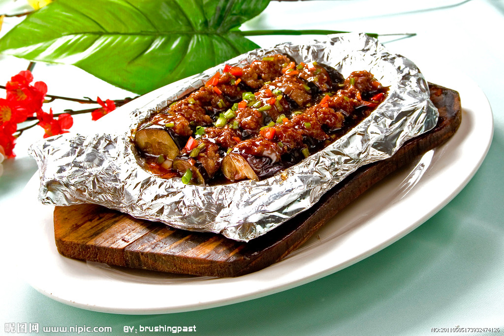  p>酱烧茄子是以茄子为主要食材制成的一种美食,制作简单,老少皆宜